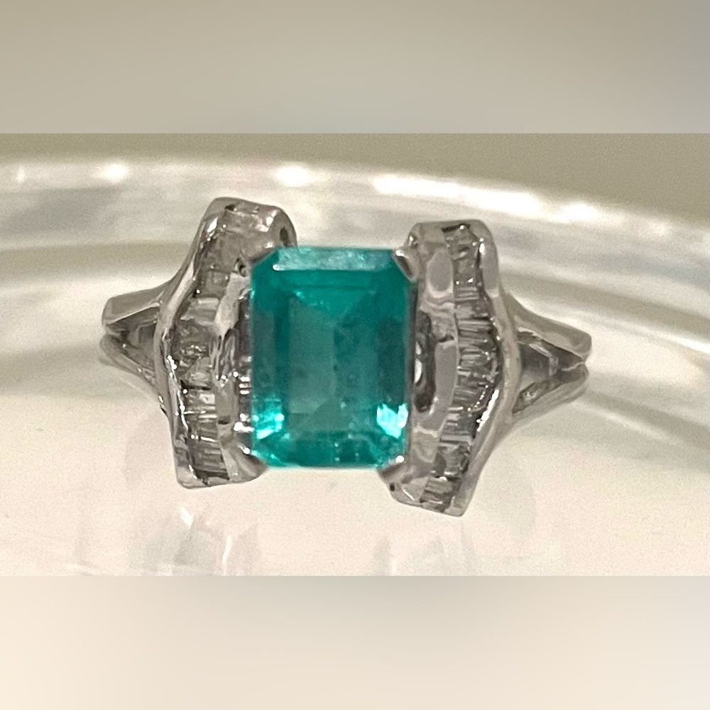 Pre-owned Emerald and Diamond Ring, 18K White Gold, Size 6.25